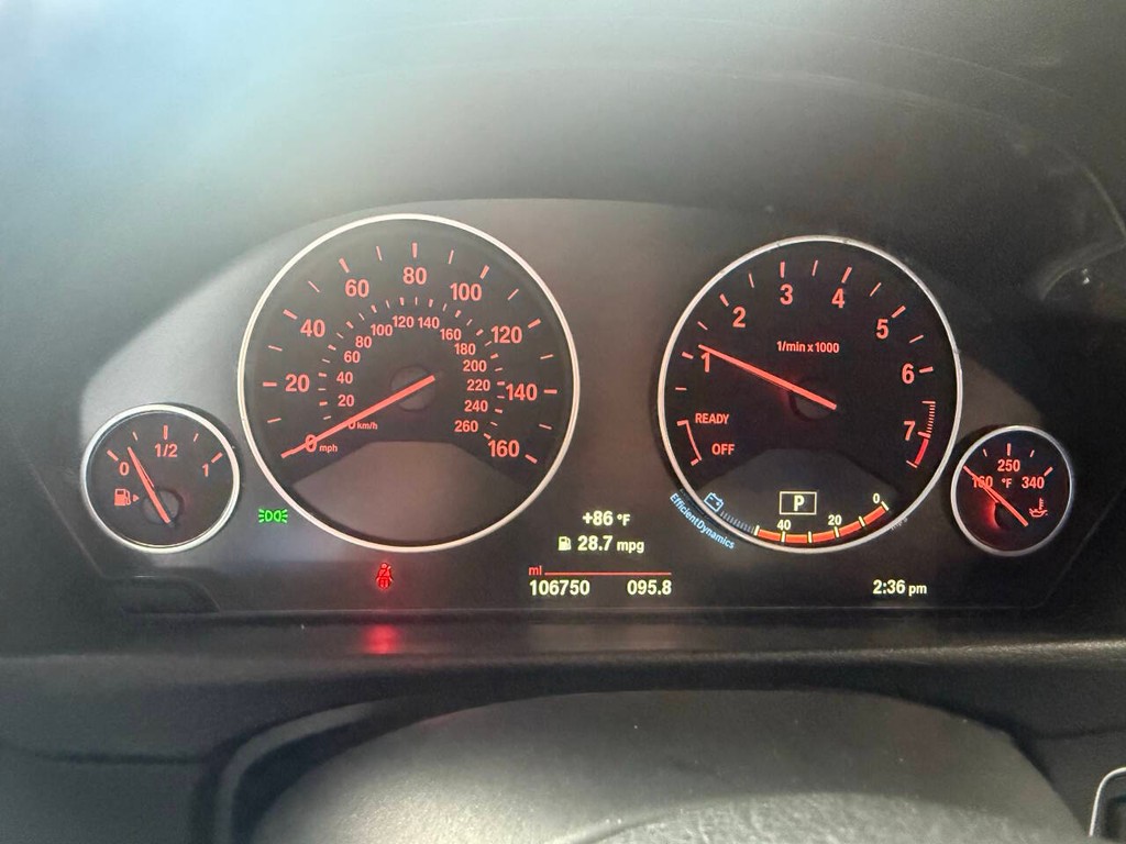 BMW 3 Series Vehicle Full-screen Gallery Image 34