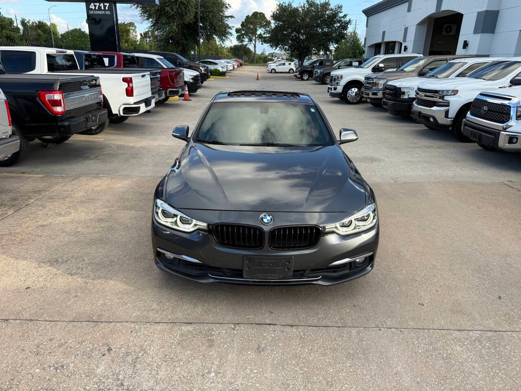BMW 3 Series Vehicle Full-screen Gallery Image 41
