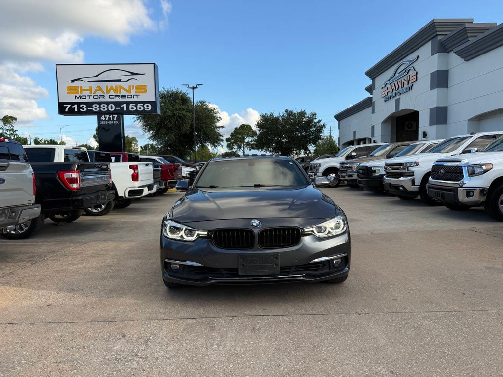 BMW 3 Series Vehicle Full-screen Gallery Image 42