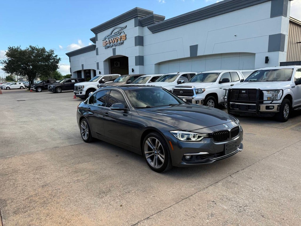 BMW 3 Series Vehicle Full-screen Gallery Image 43