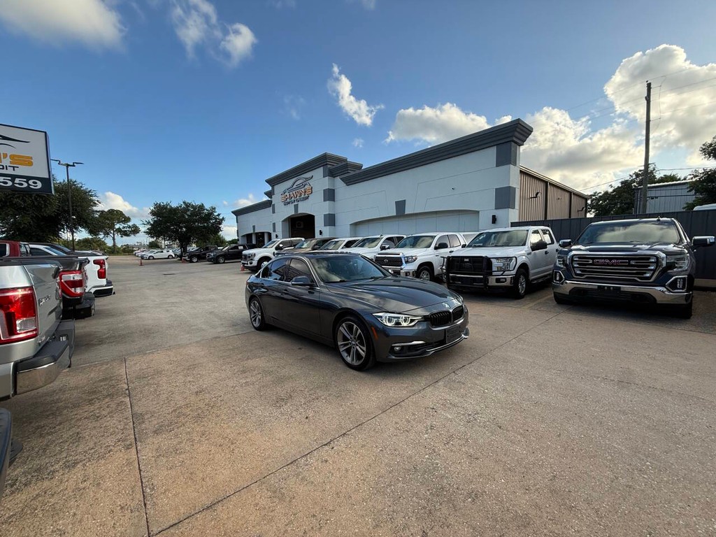 BMW 3 Series Vehicle Full-screen Gallery Image 45