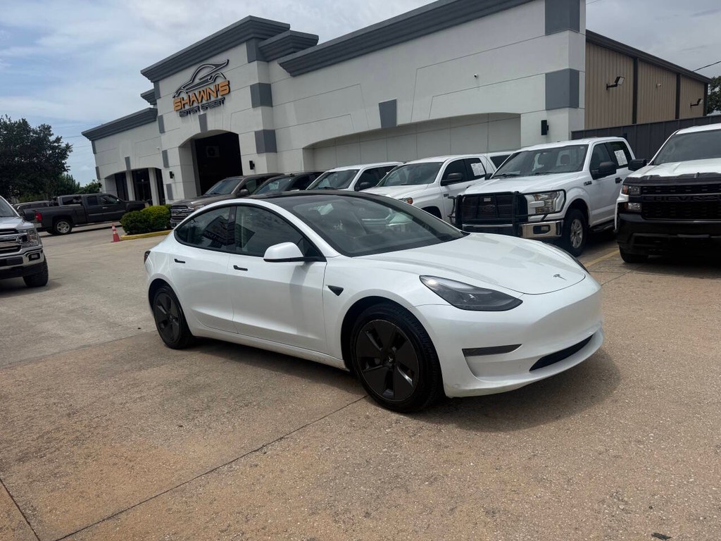 Tesla Model 3 Vehicle Full-screen Gallery Image 02