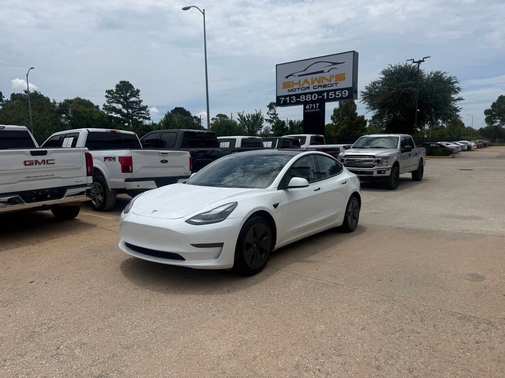 Tesla Model 3 Vehicle Full-screen Gallery Image 03
