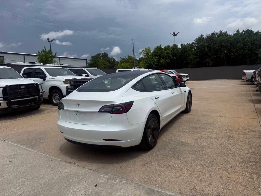 Tesla Model 3 Vehicle Full-screen Gallery Image 05