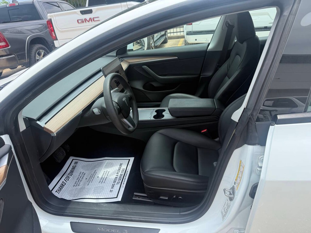 Tesla Model 3 Vehicle Full-screen Gallery Image 07