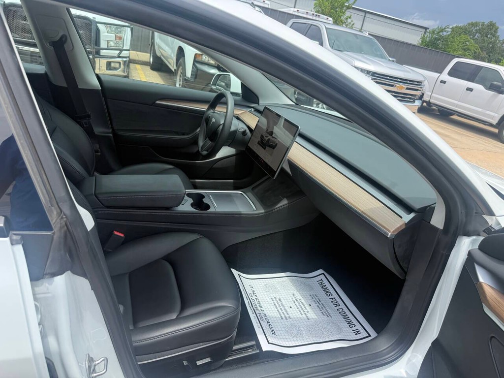 Tesla Model 3 Vehicle Full-screen Gallery Image 10