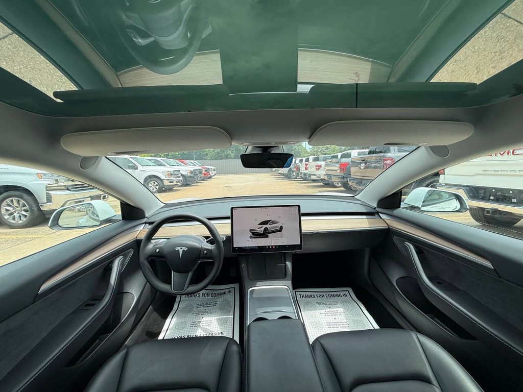 Tesla Model 3 Vehicle Full-screen Gallery Image 18