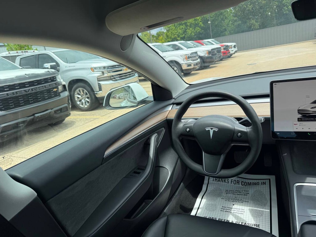 Tesla Model 3 Vehicle Full-screen Gallery Image 19