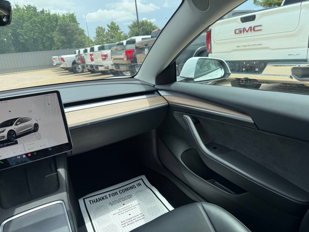Tesla Model 3 Vehicle Full-screen Gallery Image 20