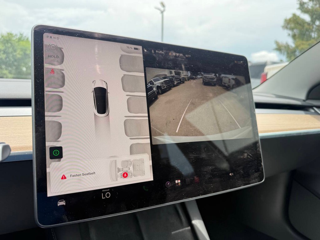 Tesla Model 3 Vehicle Full-screen Gallery Image 25