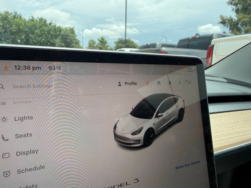 Tesla Model 3 Vehicle Full-screen Gallery Image 26