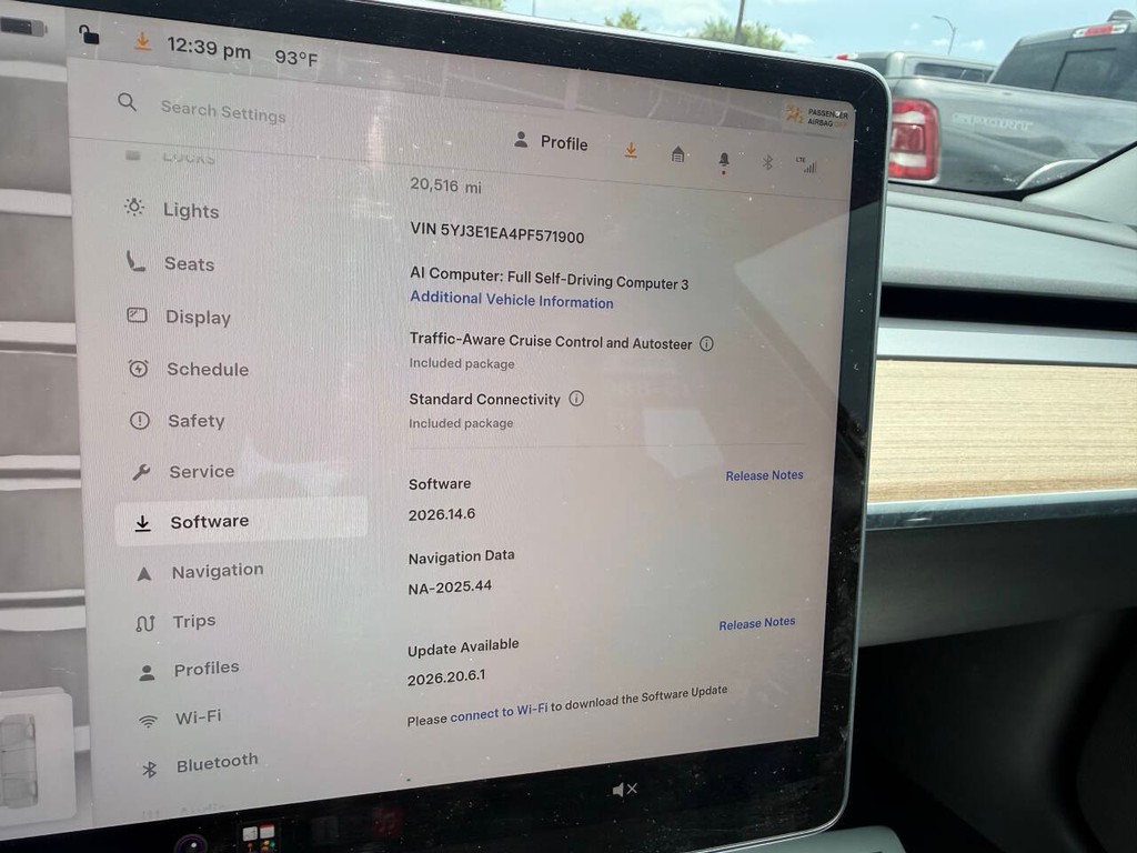 Tesla Model 3 Vehicle Full-screen Gallery Image 28