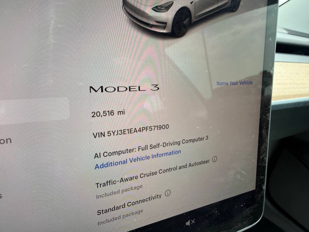 Tesla Model 3 Vehicle Full-screen Gallery Image 29