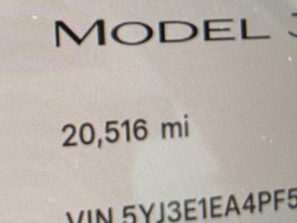 Tesla Model 3 Vehicle Full-screen Gallery Image 30