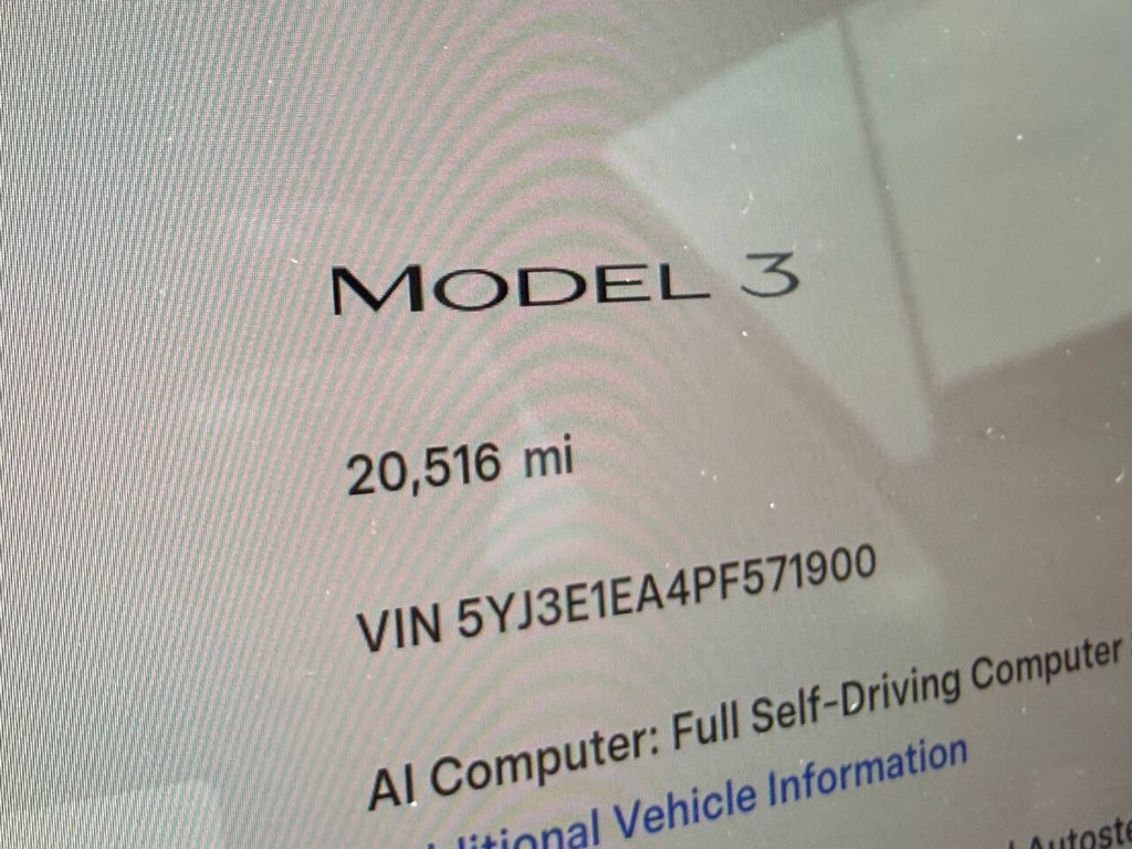 Tesla Model 3 Vehicle Full-screen Gallery Image 32