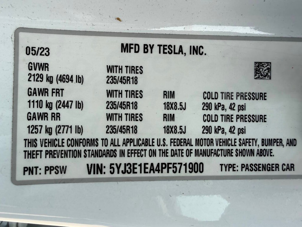 Tesla Model 3 Vehicle Full-screen Gallery Image 33
