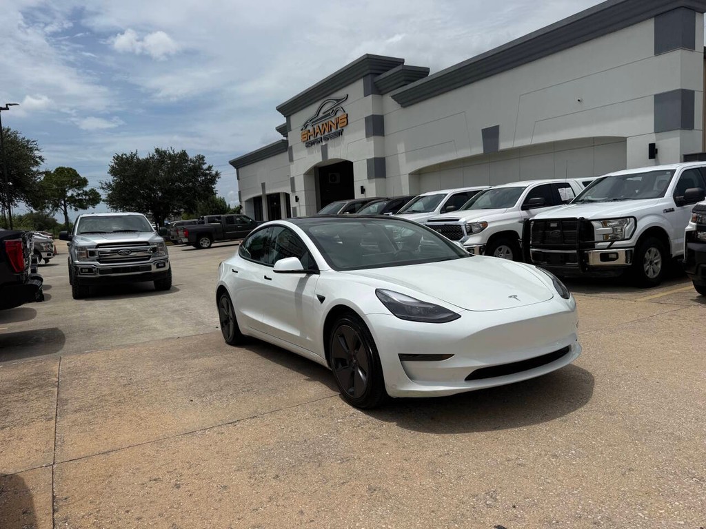 Tesla Model 3 Vehicle Full-screen Gallery Image 40