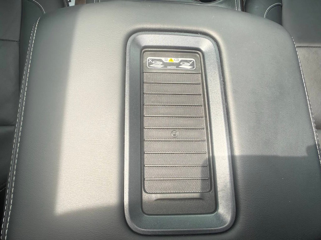 Chevrolet Tahoe Vehicle Full-screen Gallery Image 35