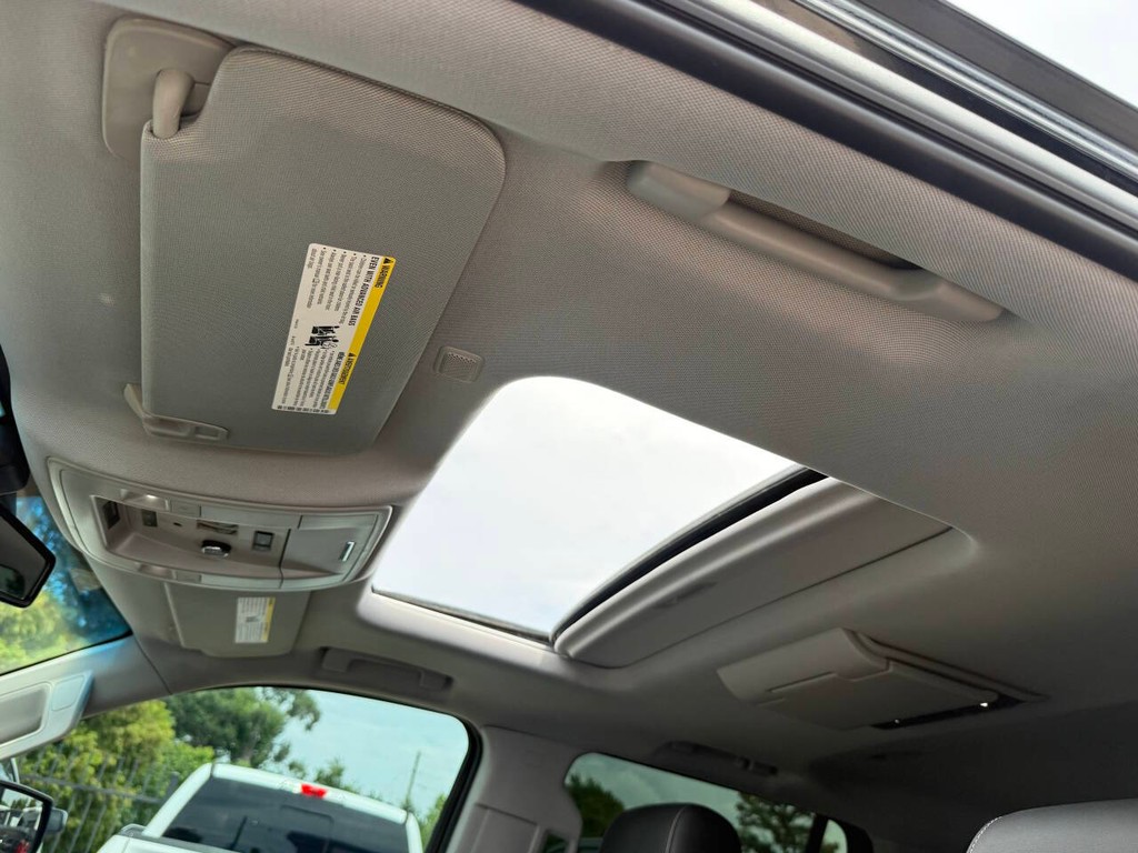 Chevrolet Tahoe Vehicle Full-screen Gallery Image 37