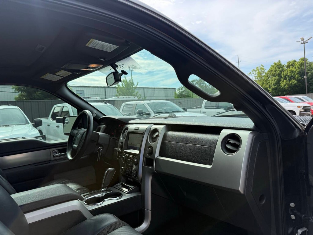 Ford F-150 Vehicle Full-screen Gallery Image 09