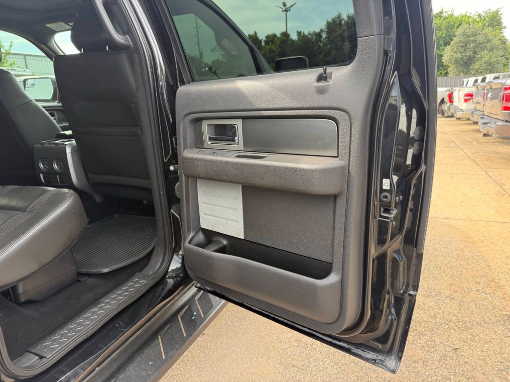 Ford F-150 Vehicle Full-screen Gallery Image 16