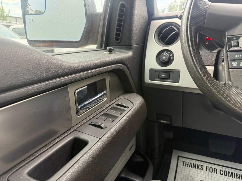Ford F-150 Vehicle Full-screen Gallery Image 31