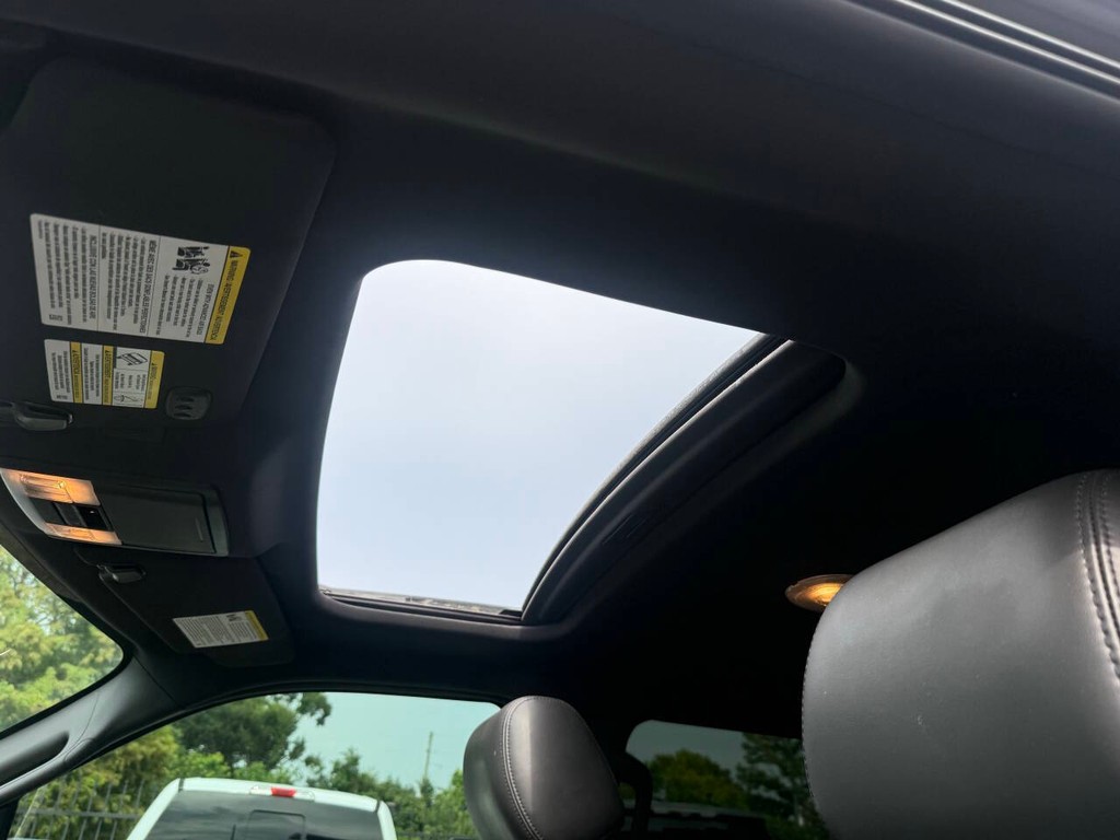 Ford F-150 Vehicle Full-screen Gallery Image 32
