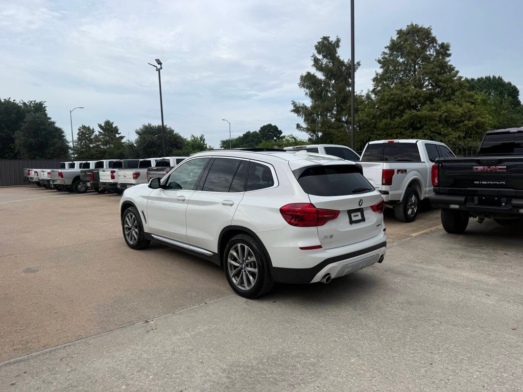 BMW X3 Vehicle Full-screen Gallery Image 04