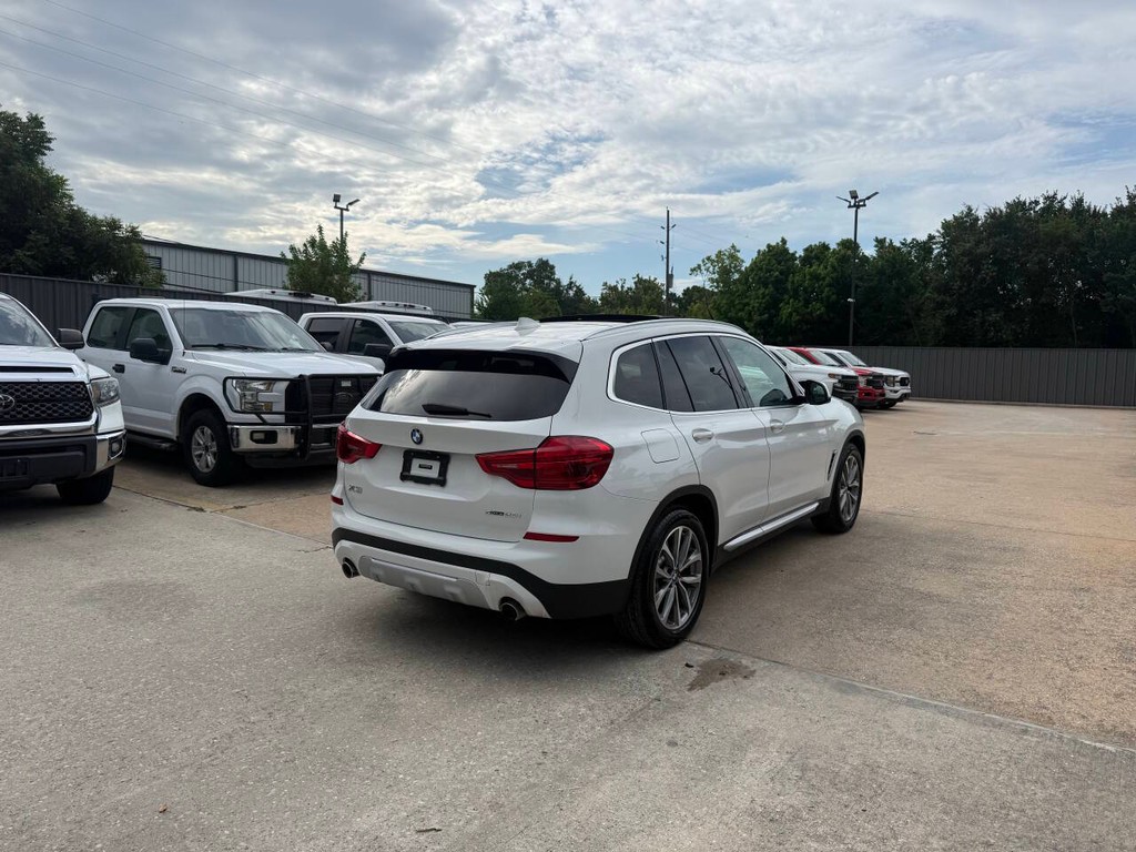 BMW X3 Vehicle Full-screen Gallery Image 05