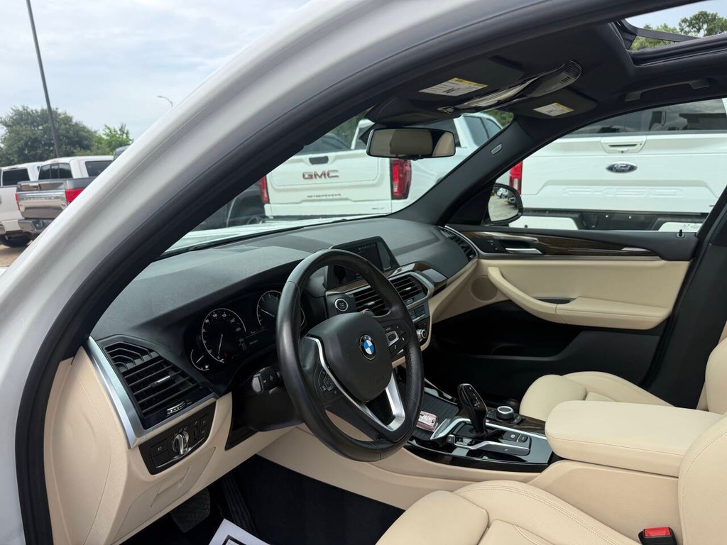 BMW X3 Vehicle Full-screen Gallery Image 06