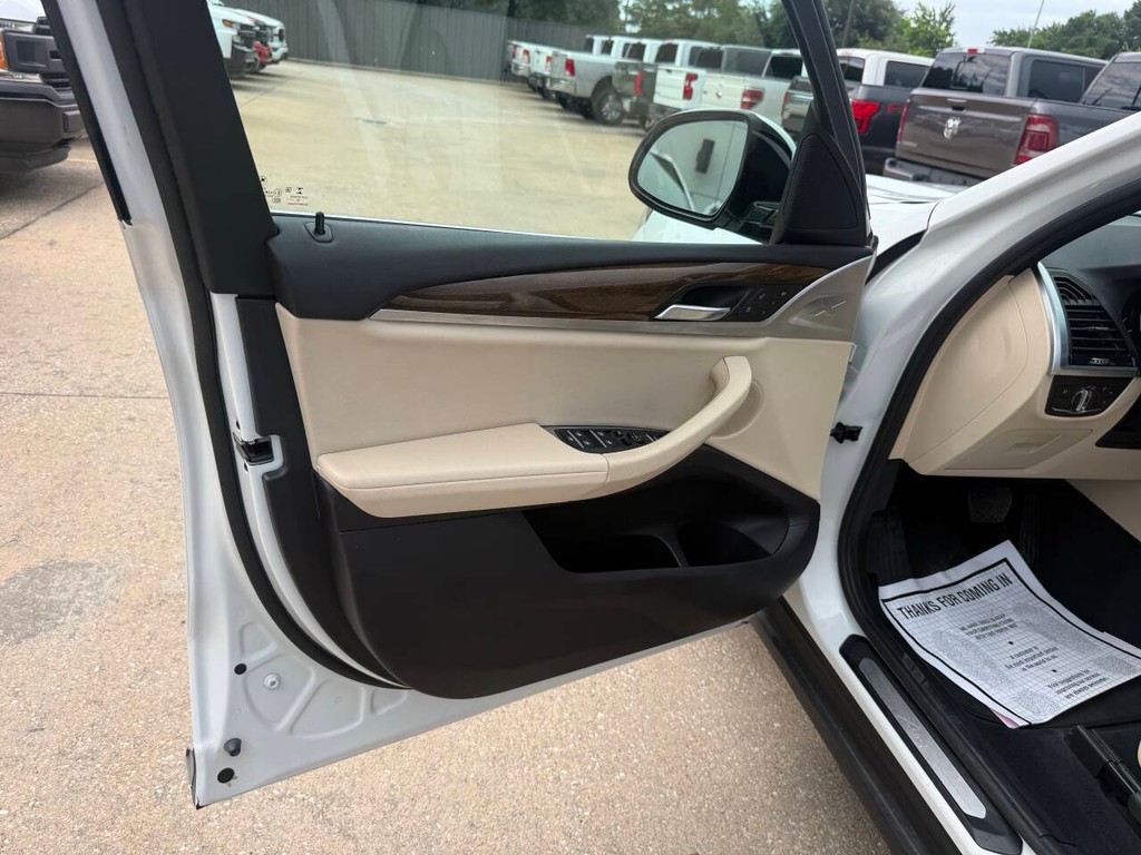 BMW X3 Vehicle Full-screen Gallery Image 08