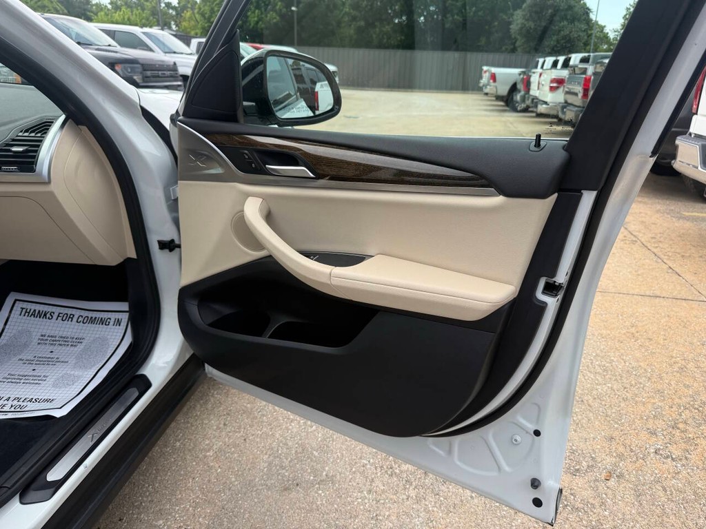 BMW X3 Vehicle Full-screen Gallery Image 11