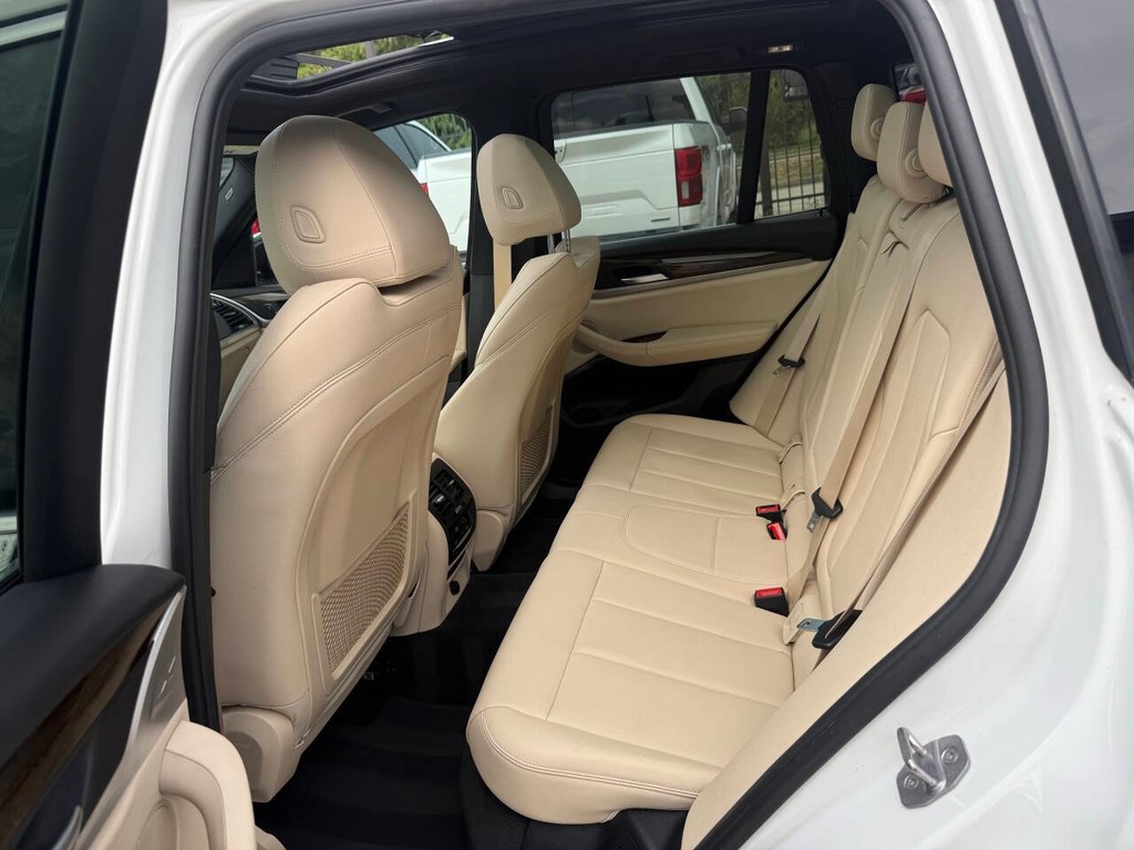 BMW X3 Vehicle Full-screen Gallery Image 13