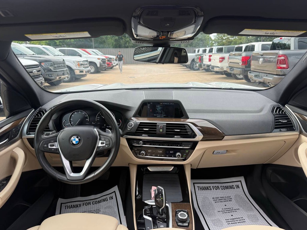 BMW X3 Vehicle Full-screen Gallery Image 17