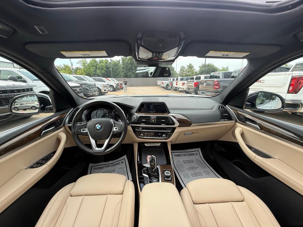 BMW X3 Vehicle Full-screen Gallery Image 18
