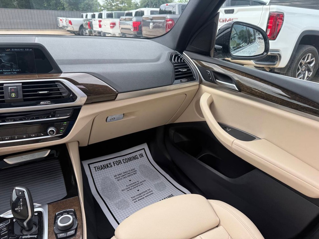 BMW X3 Vehicle Full-screen Gallery Image 20