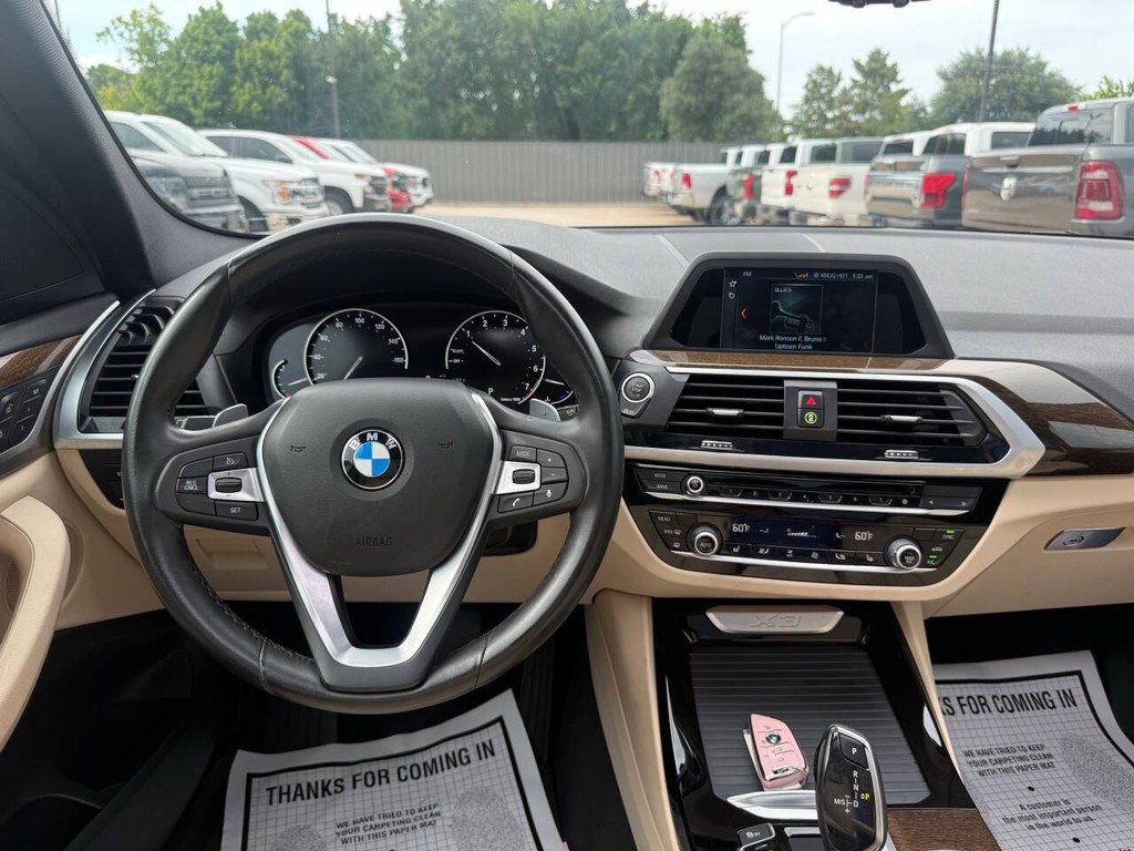 BMW X3 Vehicle Full-screen Gallery Image 21