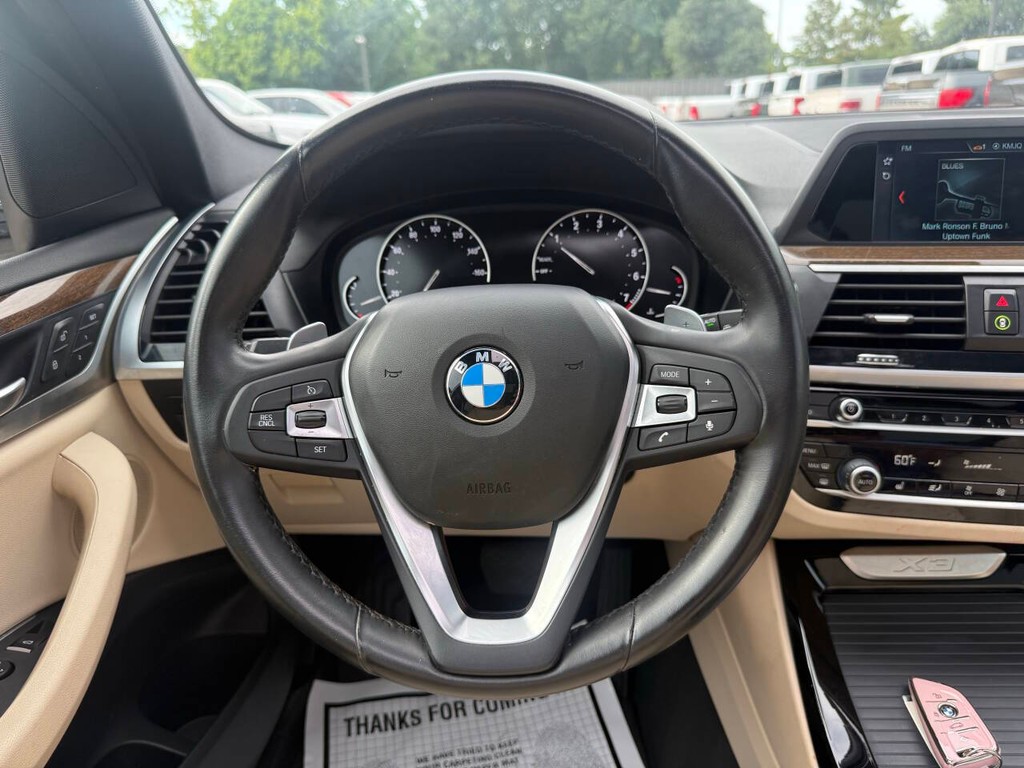 BMW X3 Vehicle Full-screen Gallery Image 22