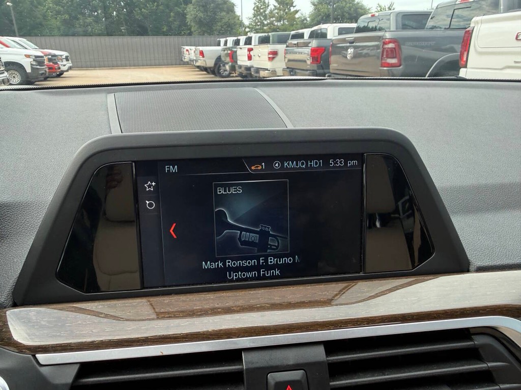 BMW X3 Vehicle Full-screen Gallery Image 24