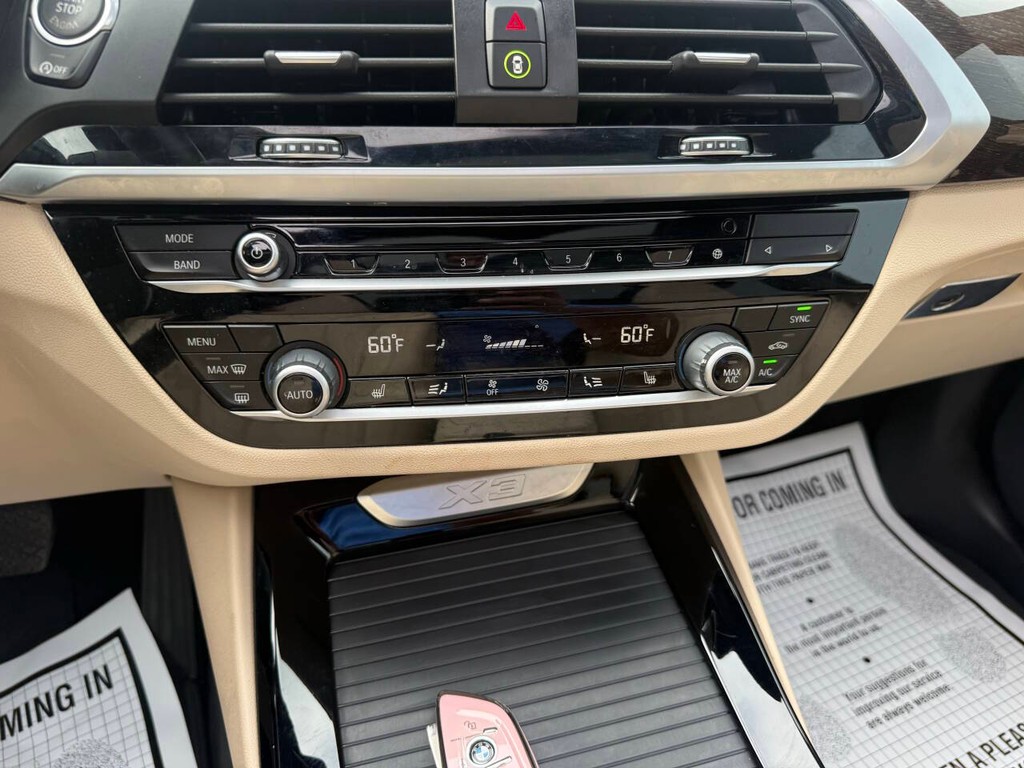 BMW X3 Vehicle Full-screen Gallery Image 27
