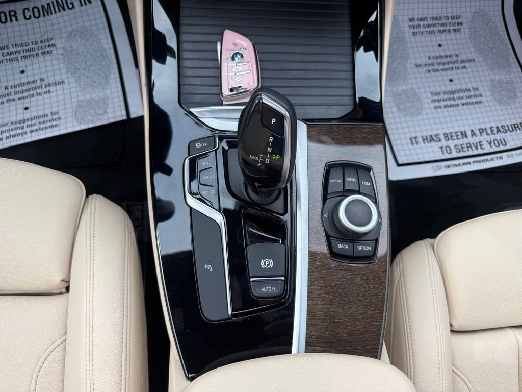 BMW X3 Vehicle Full-screen Gallery Image 28