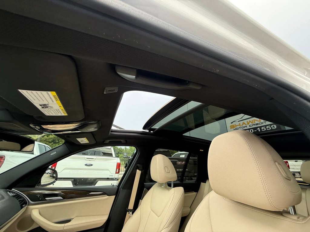 BMW X3 Vehicle Full-screen Gallery Image 30