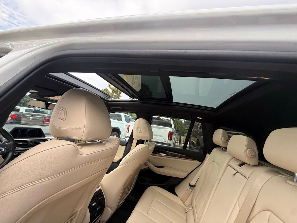 BMW X3 Vehicle Full-screen Gallery Image 31