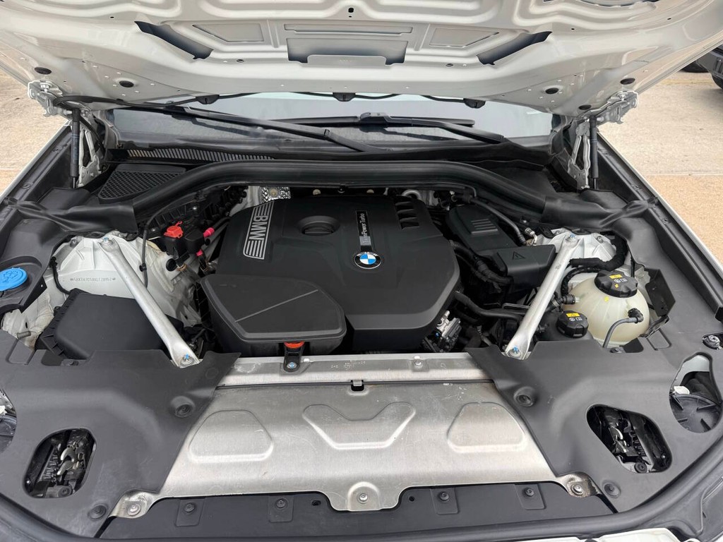 BMW X3 Vehicle Full-screen Gallery Image 35