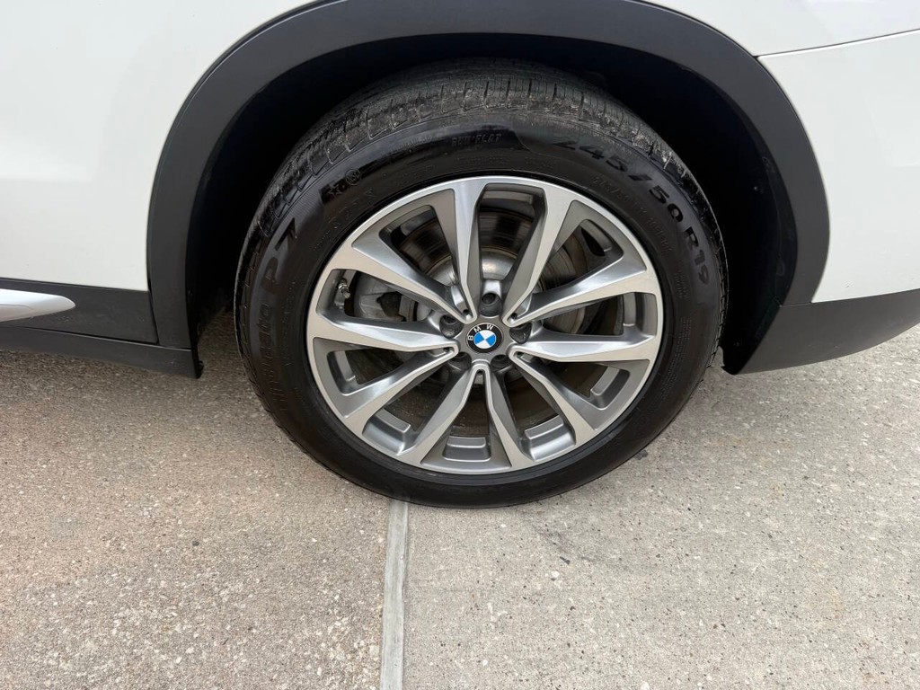 BMW X3 Vehicle Full-screen Gallery Image 36