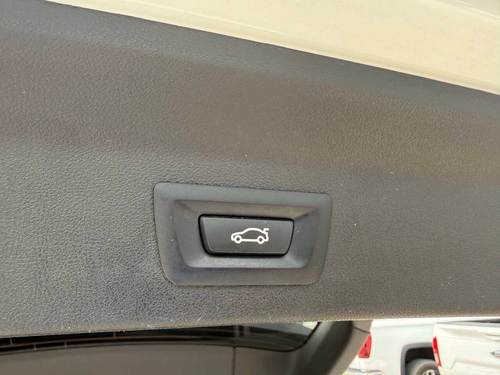 BMW X3 Vehicle Full-screen Gallery Image 38