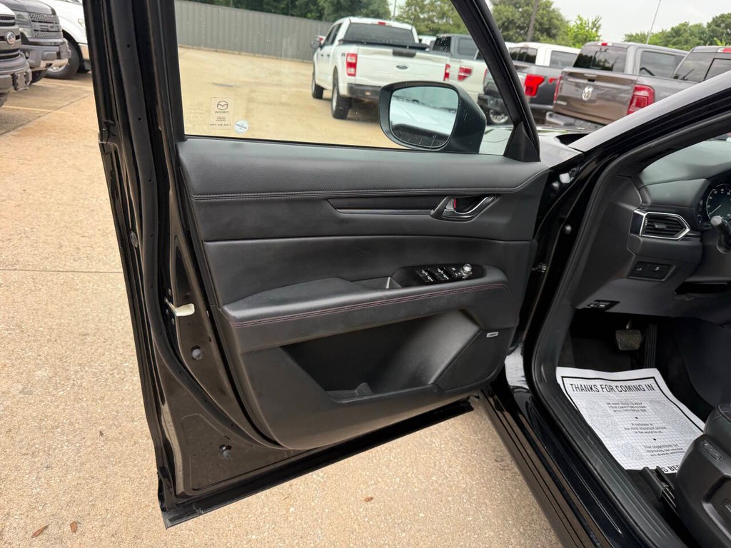 Mazda CX-5 Vehicle Full-screen Gallery Image 08