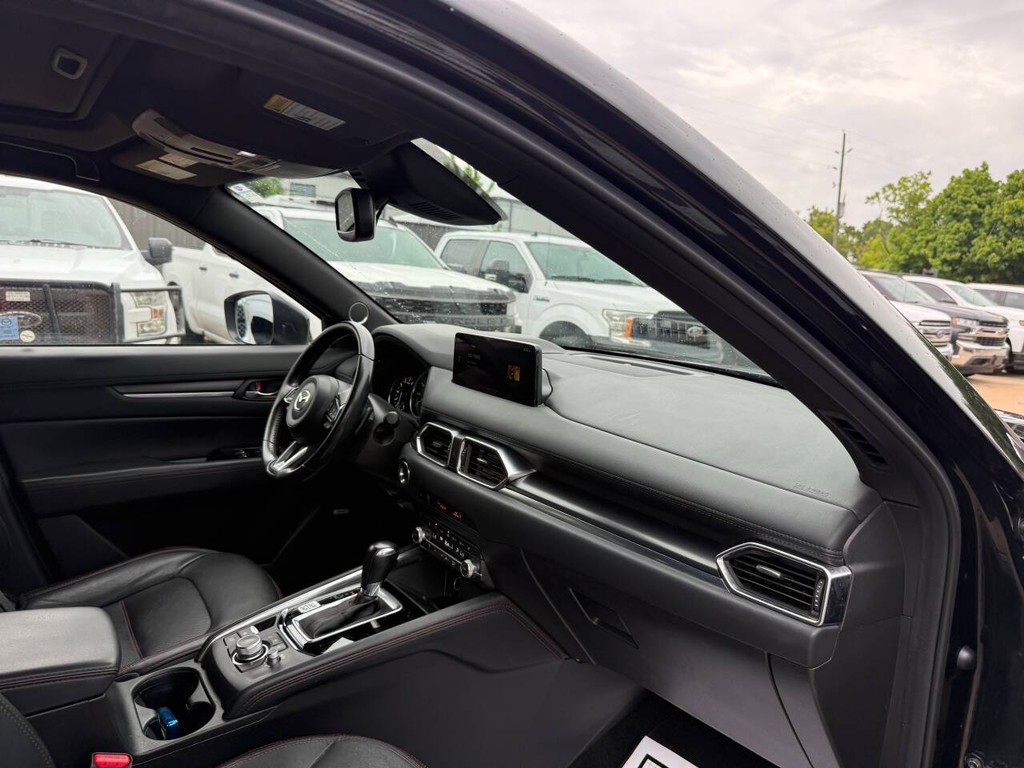 Mazda CX-5 Vehicle Full-screen Gallery Image 09