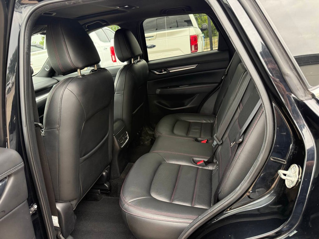 Mazda CX-5 Vehicle Full-screen Gallery Image 13