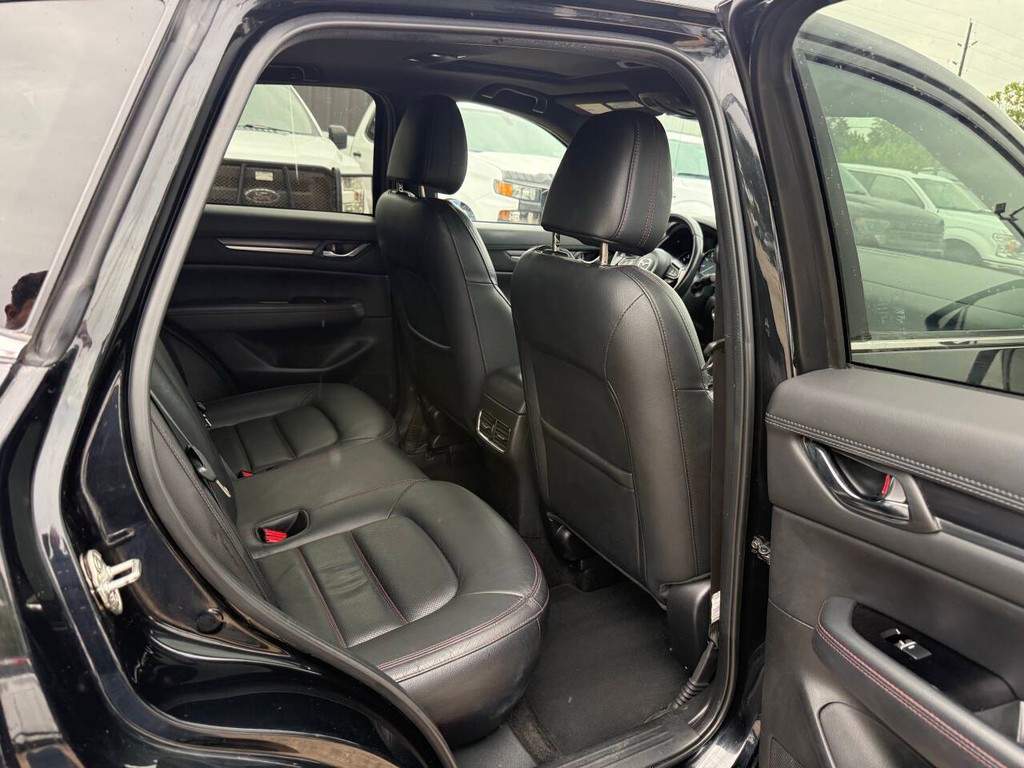 Mazda CX-5 Vehicle Full-screen Gallery Image 15